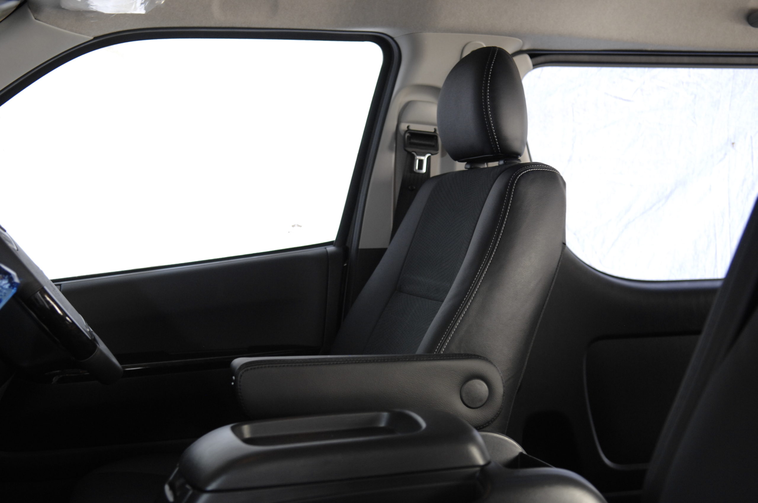 EXTRA ARMREST for HIACE ｜エクストラ アームレスト for ハイエース :: 株式会社BIG DIPPER